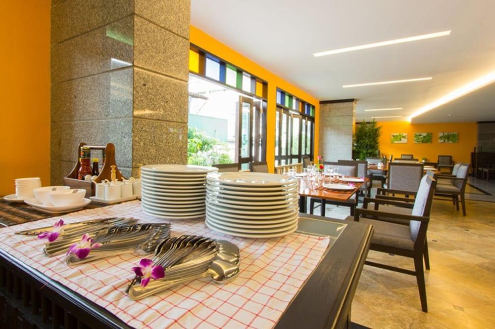All Together Suite Hotel Bangkok Exterior photo