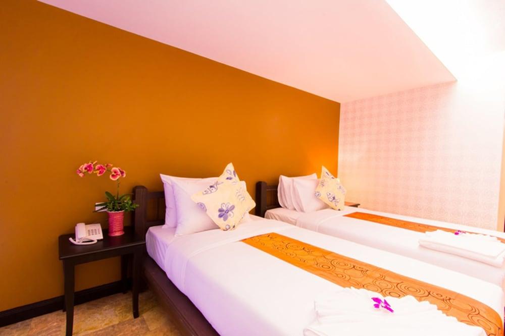 All Together Suite Hotel Bangkok Exterior photo